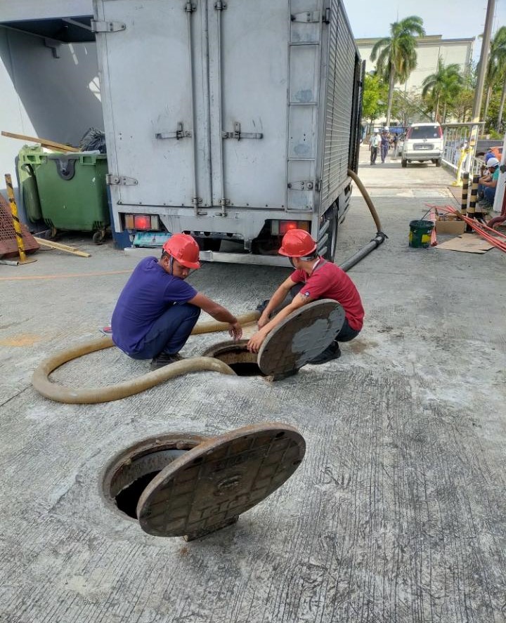 Professional septic tank siphoning service making sure of the efficient waste removal and system maintenance