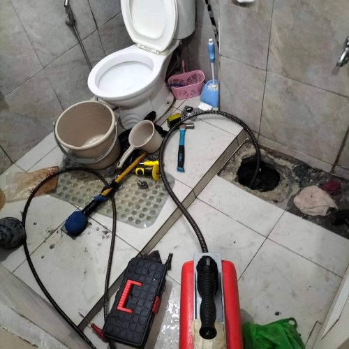 Expert Malabanan siphoning crew using advanced equipment to perform thorough septic tank cleaning and drainage solutions, promoting a hygienic and efficient waste management system for residential and commercial spaces.